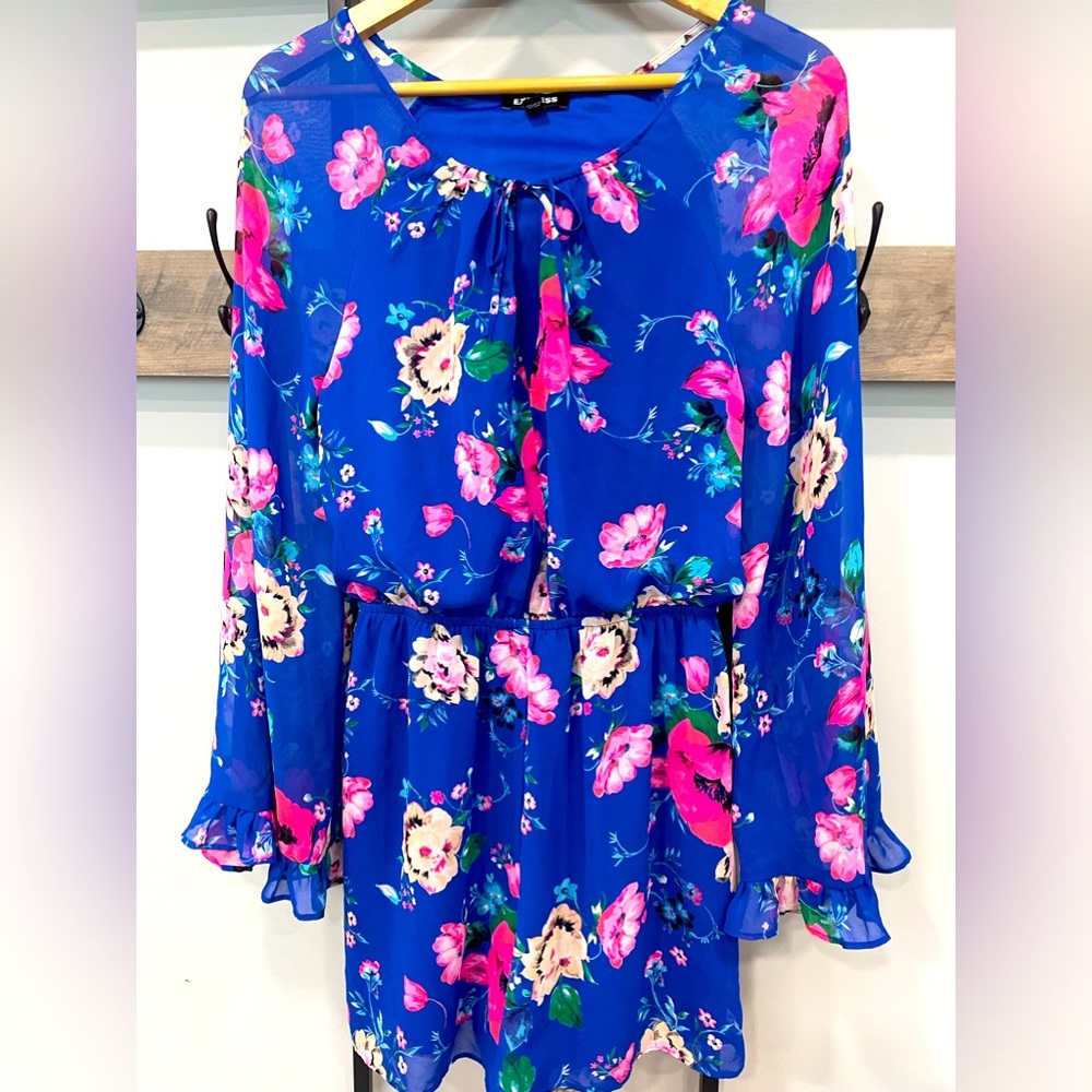 Express small roper long flow sleeves in  blue floral print